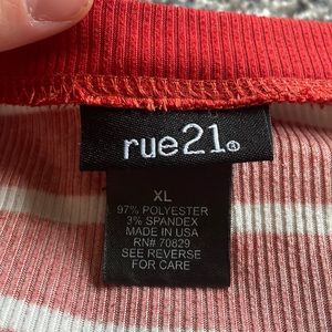 Rue 21 // XL Women’s // red&white v neck top